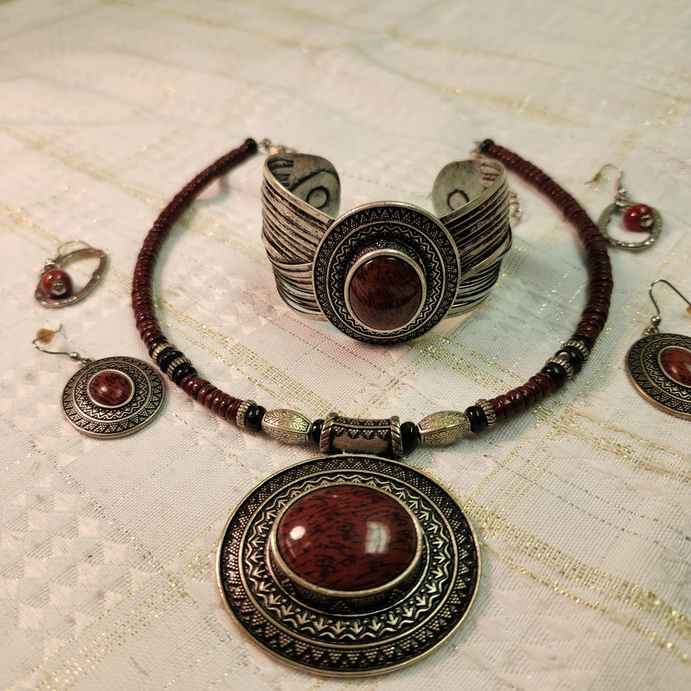 Source Unknown Red Stone Silver-Tone Bohemian Nec… - image 8